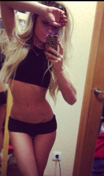 Девушка ждет в гости мужчину в е Девушка ждет в гости мужчину в е