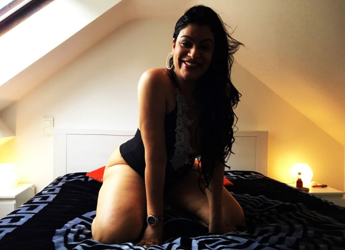 Знающая толк в сексе красавица ищет в е мужчину для интим встреч Знающая толк в сексе красавица ищет в е мужчину для интим встреч